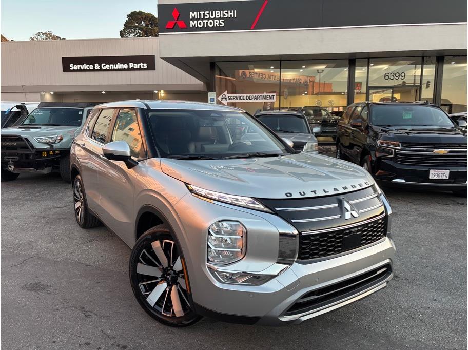 2025 Mitsubishi Outlander SE's photo