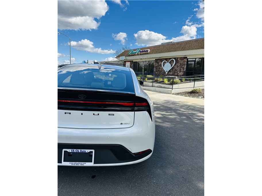 2025 Toyota Prius LE - Photo 10