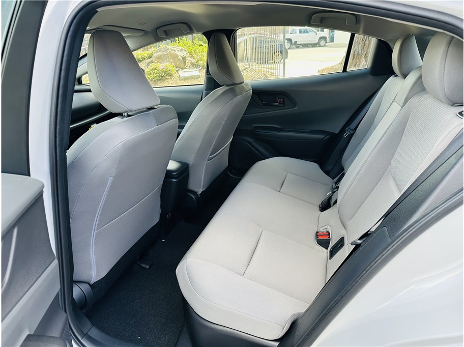 2025 Toyota Prius LE - Photo 14