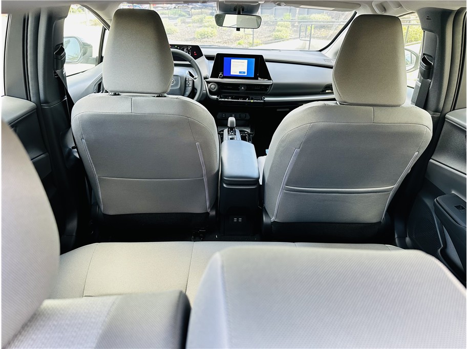 2025 Toyota Prius LE - Photo 15