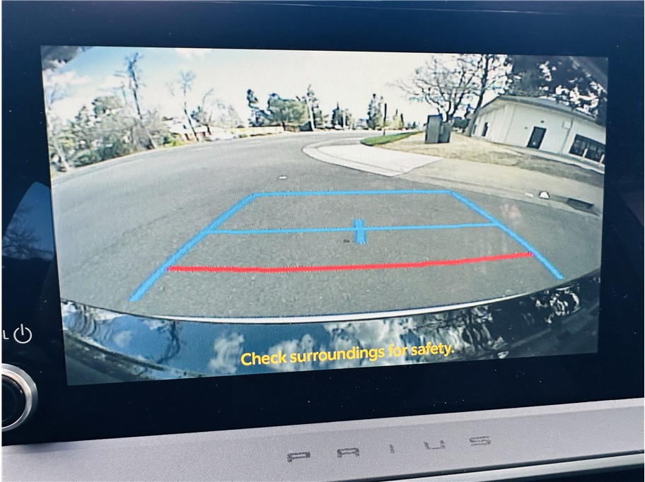 2025 Toyota Prius LE - Photo 16