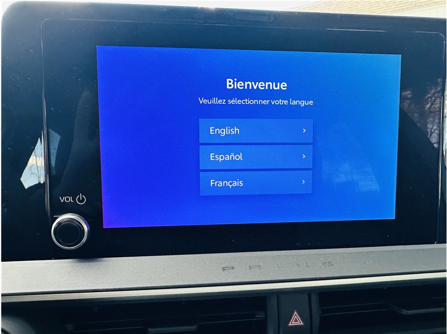 2025 Toyota Prius LE - Photo 18