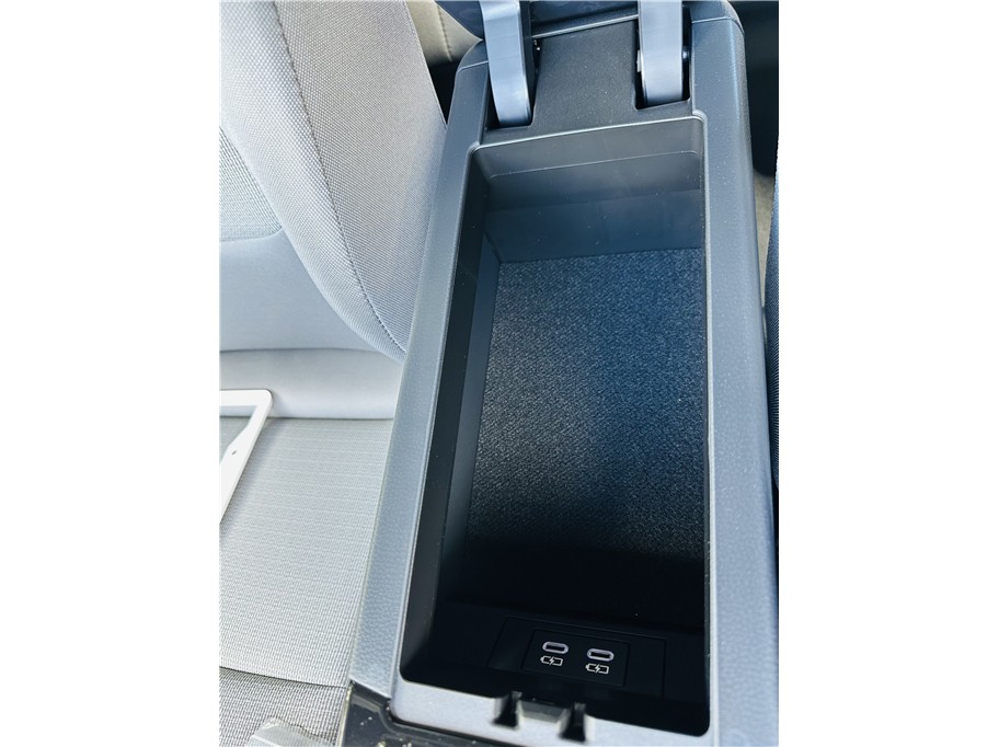 2025 Toyota Prius LE - Photo 20