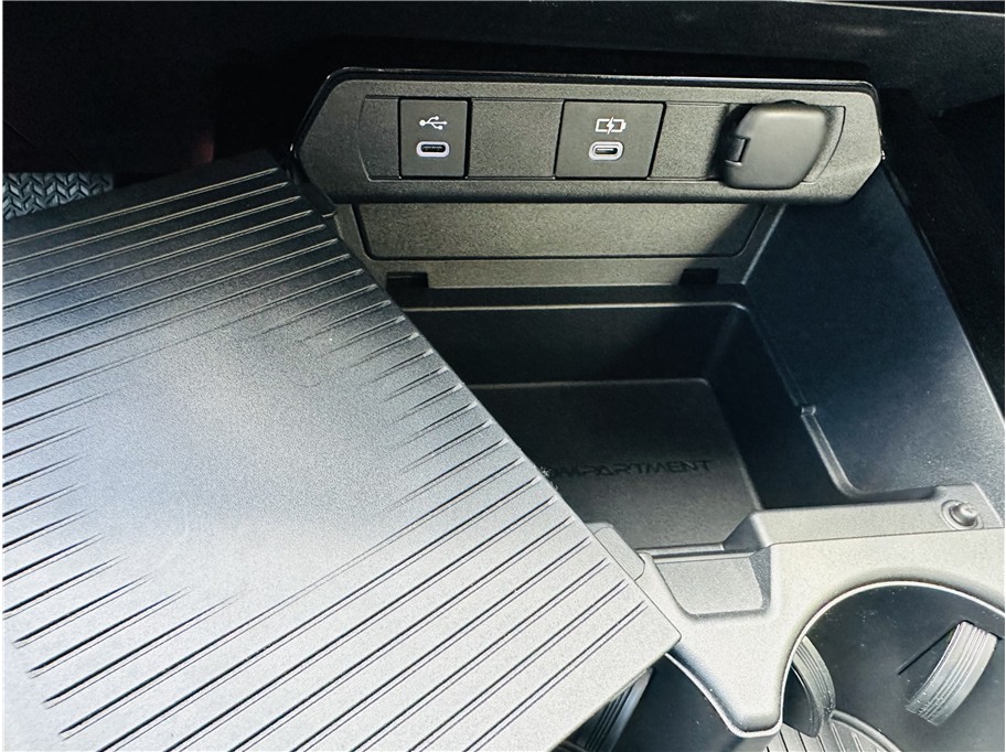 2025 Toyota Prius LE - Photo 21