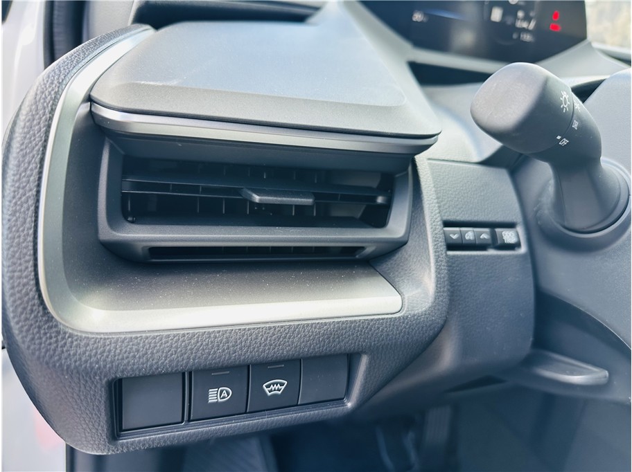 2025 Toyota Prius LE - Photo 26