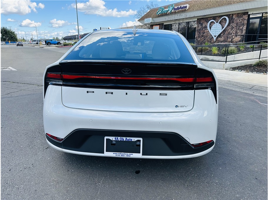 2025 Toyota Prius LE - Photo 7