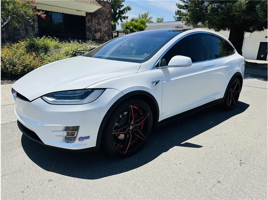 2019 Tesla Model X's photo
