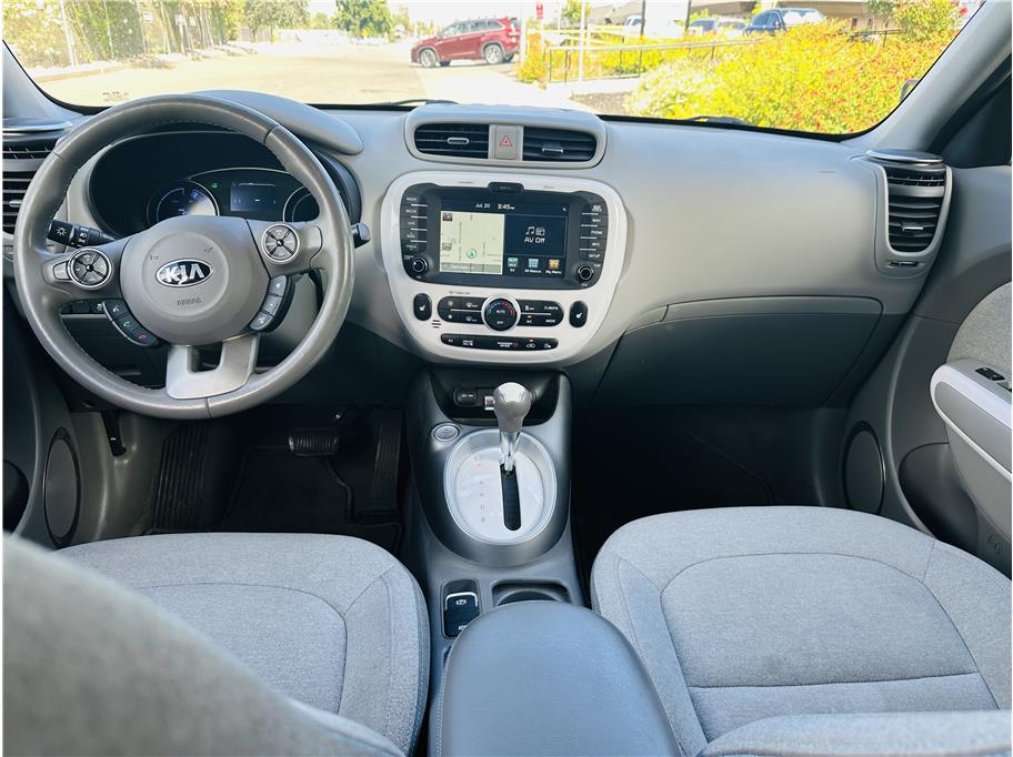 2015 Kia Soul EV Base - Photo 14