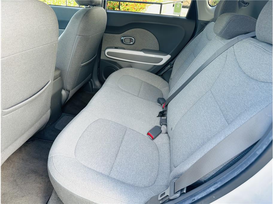 2015 Kia Soul EV Base - Photo 18