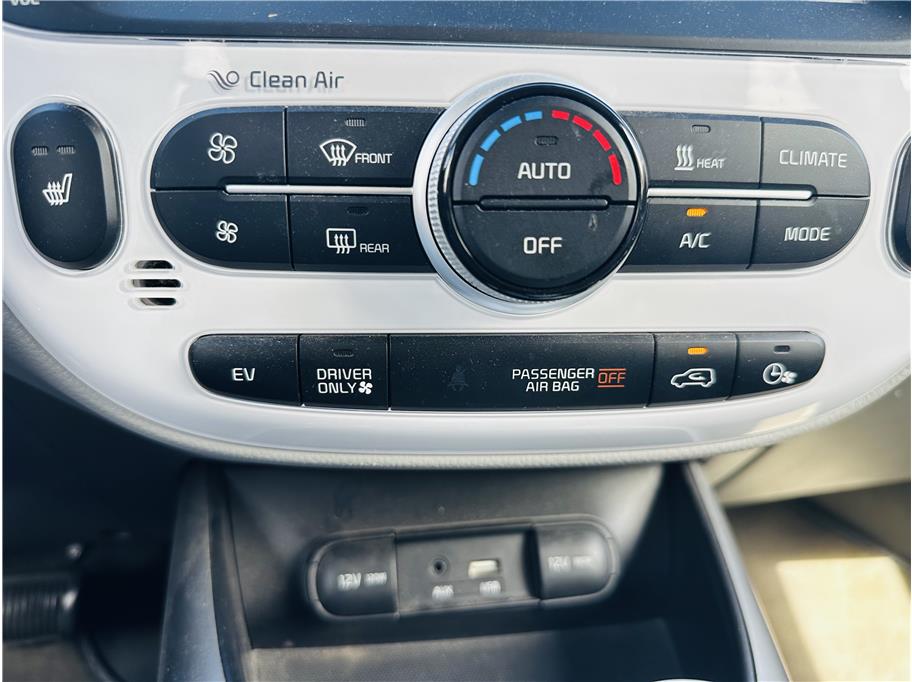 2015 Kia Soul EV Base - Photo 25