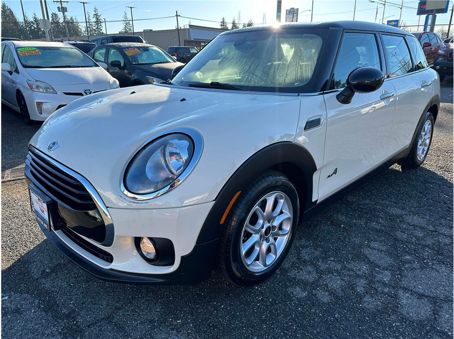 2017 MINI Clubman Base's photo