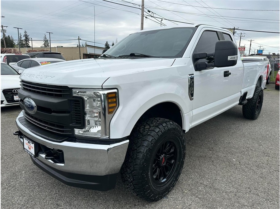 2018 Ford F-250 XL 4x4 SuperCab 8' Box's photo