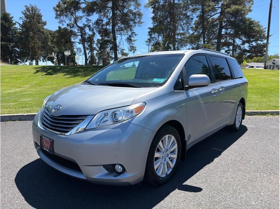 2017 Toyota Sienna XLE V6 AWD 7-Passenger's photo