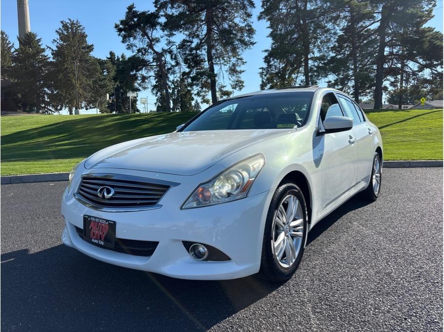 White 2013 INFINITI G37 Coupe  7-Speed Automatic