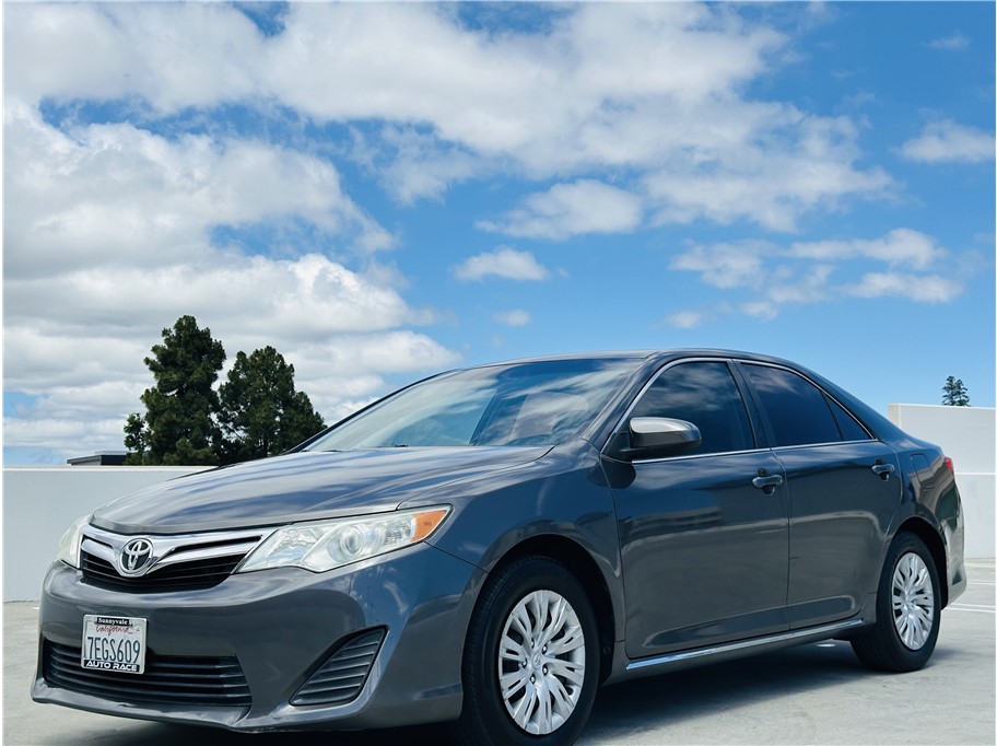 2014 Toyota Camry 2.5 Auto LE's photo