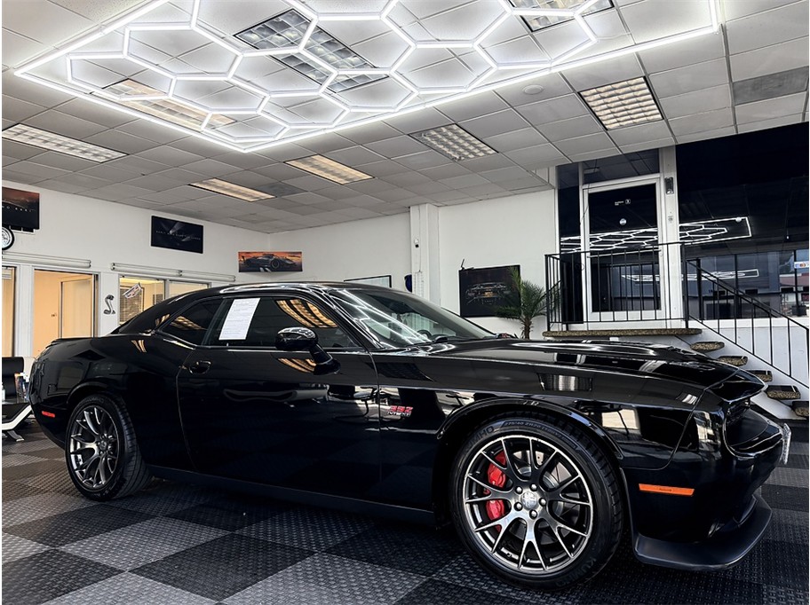 2016 Dodge Challenger SRT 392's photo