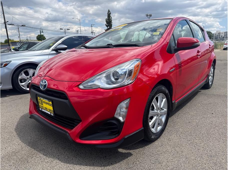 2017 Toyota Prius c Two's photo