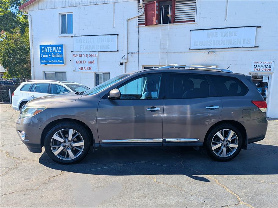 2014 Nissan Pathfinder Platinum 2WD's photo