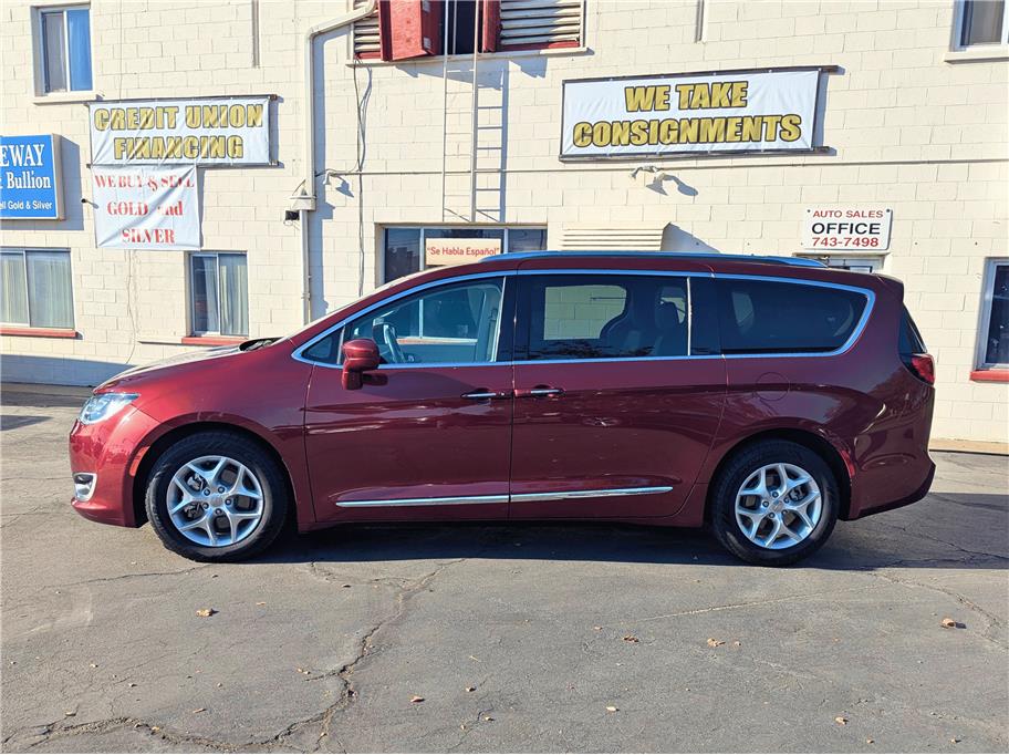2017 Chrysler Pacifica Touring-L Plus