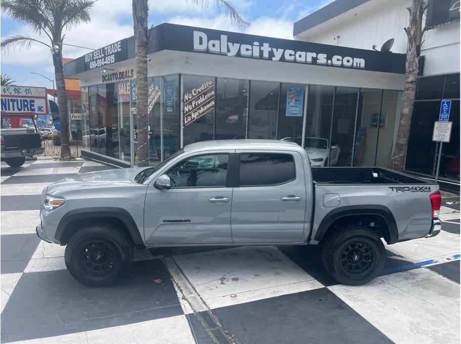 View vehicle photo 4