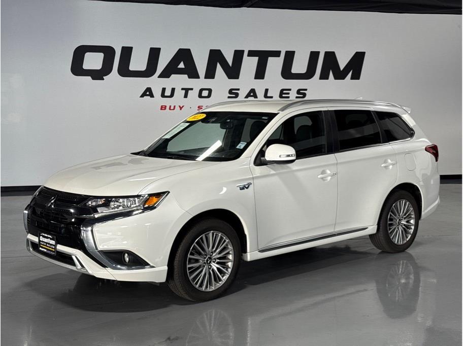2022 Mitsubishi Outlander Plug-in Hybrid's photo