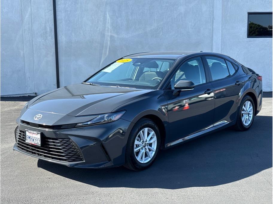 2025 Toyota Camry LE Hybrid's photo