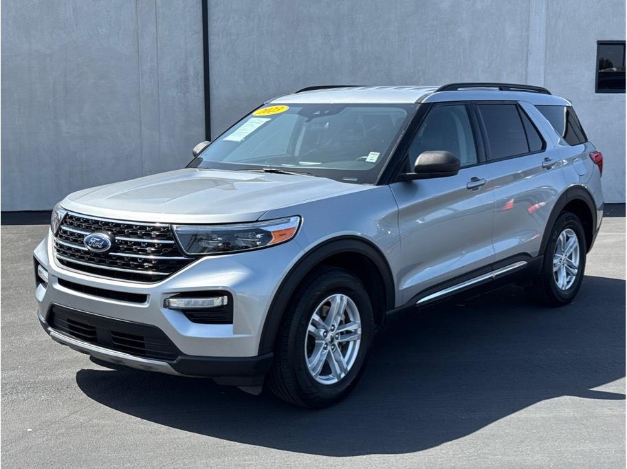 2023 Ford Explorer XLT 4WD's photo