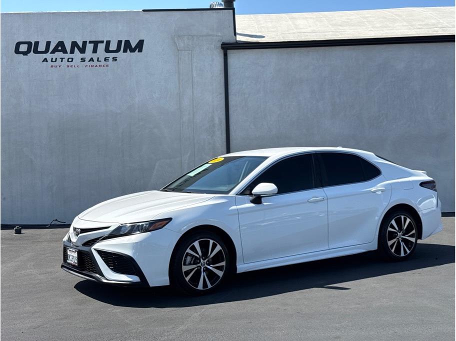 2024 Toyota Camry SE's photo