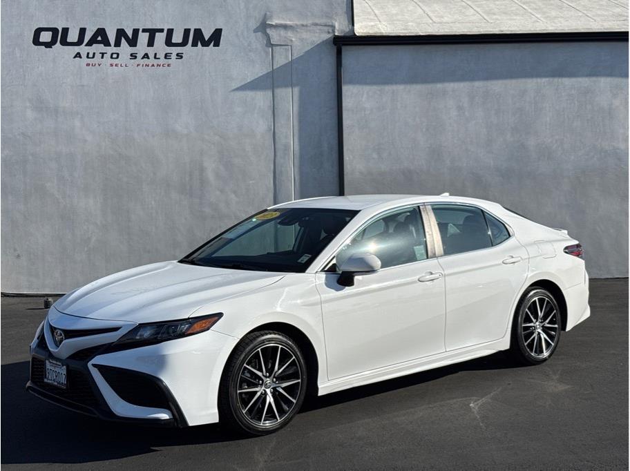 2023 Toyota Camry SE's photo