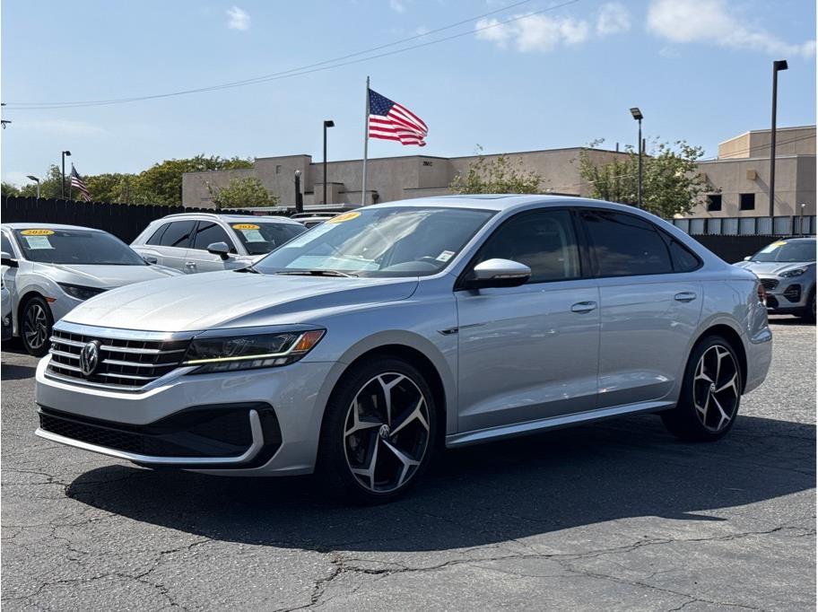 2020 Volkswagen Passat 2.0T R-Line Auto's photo