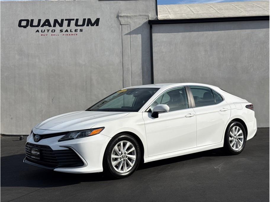 2023 Toyota Camry LE's photo