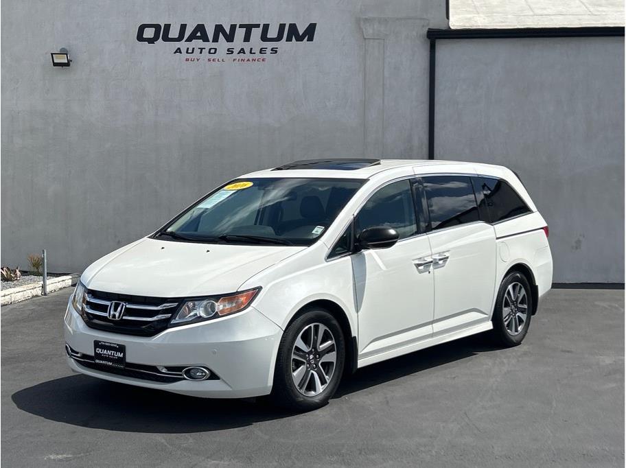2016 Honda Odyssey Touring's photo