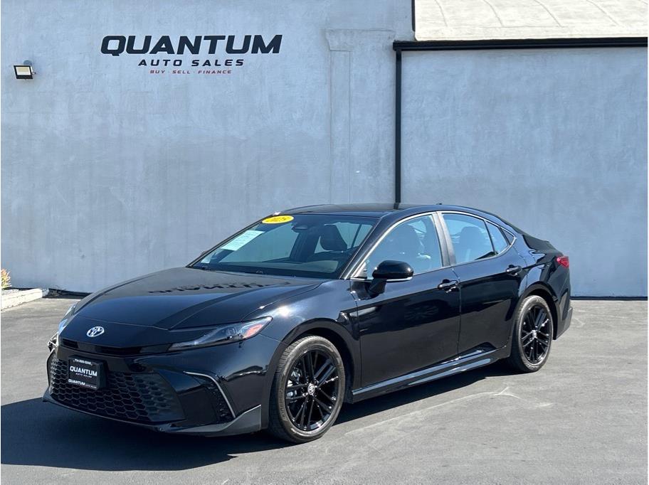2025 Toyota Camry SE Hybrid's photo