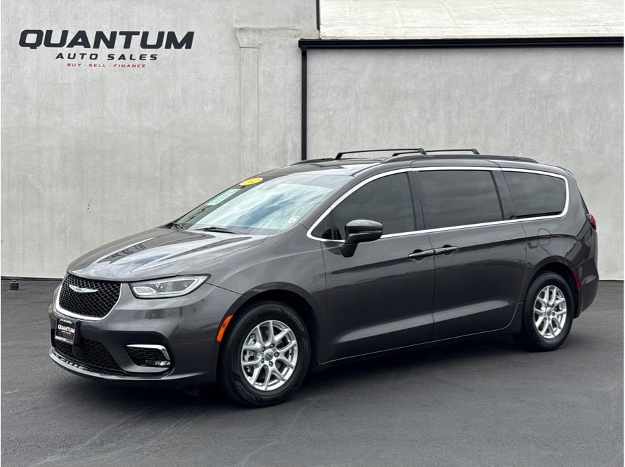 2022 Chrysler Pacifica Touring L's photo