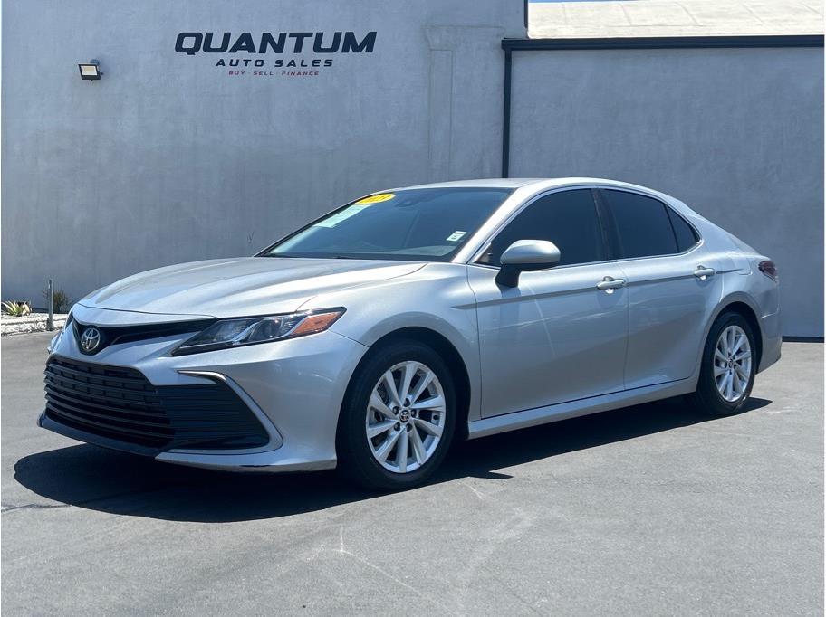 2023 Toyota Camry LE's photo
