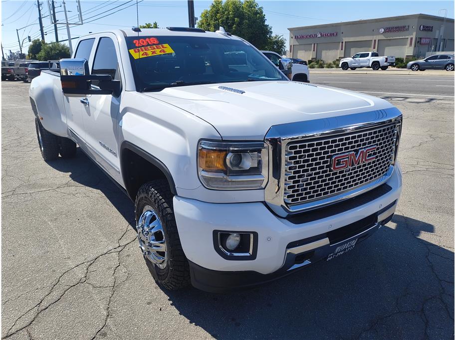 2016 GMC Sierra 4WD Crew Cab Long Box Denali's photo