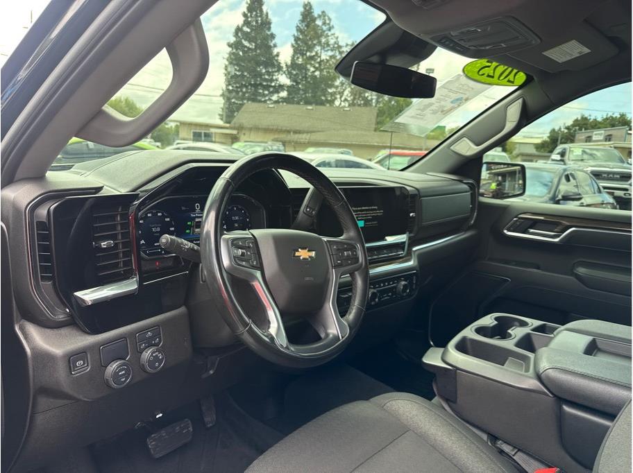 2025 Chevrolet Silverado 1500 LT - Photo 9
