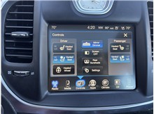 2016 Chrysler 300 300C Sedan 4D Thumbnail 11