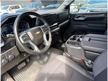 2023 Chevrolet Silverado 1500 Crew Cab LT Pickup 4D 5 3/4 ft Thumbnail 11