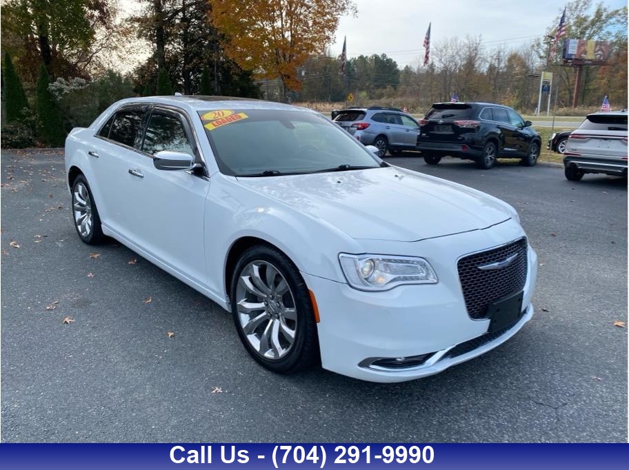 2020 Chrysler 300 Limited's photo