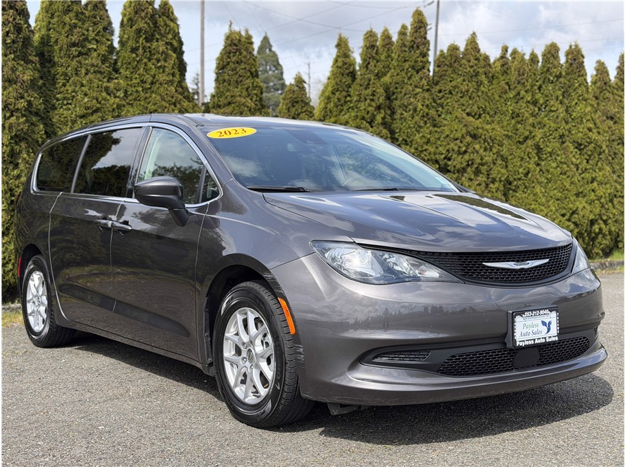 2023 Chrysler Voyager LX Van 4D