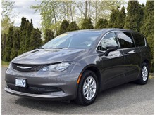 2023 Chrysler Voyager LX Van 4D Thumbnail 3