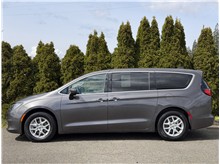 2023 Chrysler Voyager LX Van 4D Thumbnail 4