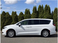 2023 Chrysler Voyager LX Van 4D Thumbnail 4