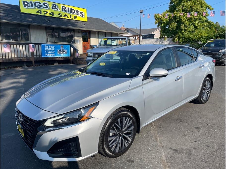 2023 Nissan Altima 1 OWNER! Low Miles! 30+ plus MPG AWD Clean CarFax!