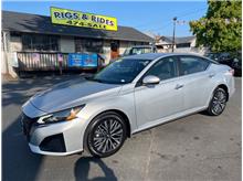 2023 Nissan Altima 1 OWNER! Low Miles! 30+ plus MPG AWD Clean CarFax! Thumbnail 2