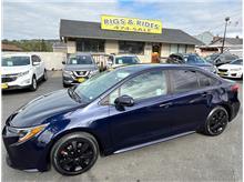 2020 Toyota Corolla Awesome MPG CLEAN CARFAX Low MILES & fun to drive! Thumbnail 2
