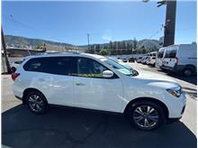 2020 Nissan Pathfinder 3rd Row Seating for 7 AWD Great MPG! Clean Carfax! Thumbnail 12