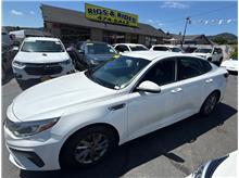2019 Kia Optima Low Miles! AMAZING MPG!  CLEAN CARFAX! ZOOM ZOOM! Thumbnail 3