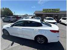 2019 Kia Optima Low Miles! AMAZING MPG!  CLEAN CARFAX! ZOOM ZOOM! Thumbnail 4